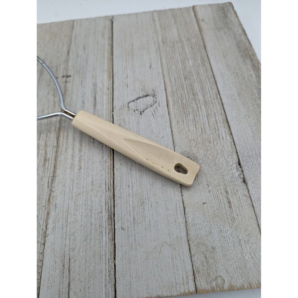 Vintage Ekco Potato Vegetable Masher Stainless Steel Almond Handle Utensil 9 1/2 - Picture 5 of 6